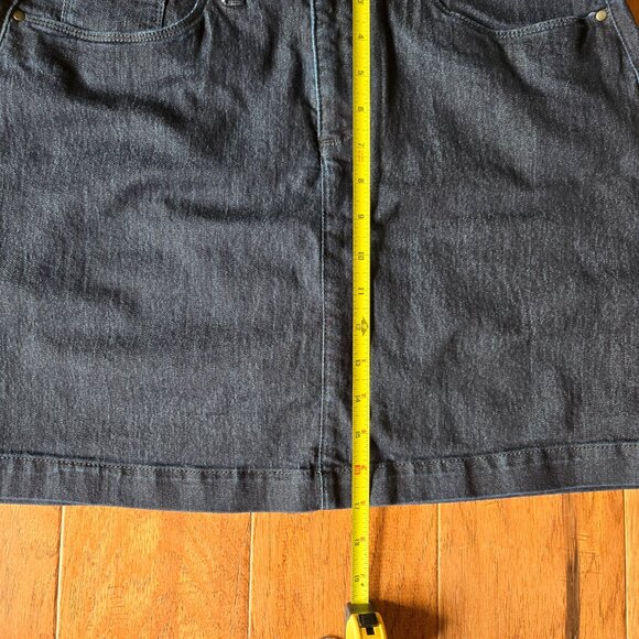 Croft & Barrow The Classic Skort Mid Stretch Super Dark Denim Wash Size 10 - Picture 9 of 9